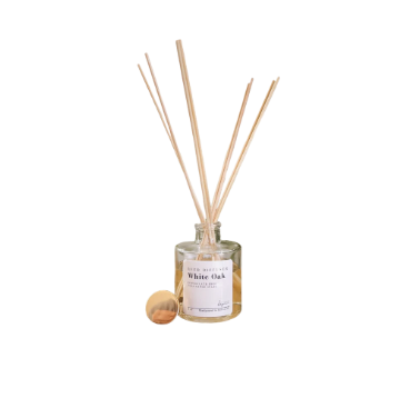 Winter at Wayne Manor Reed Diffuser with Gold Stopper