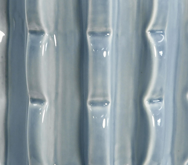 Elegant Blue Scalloped Table Lamp